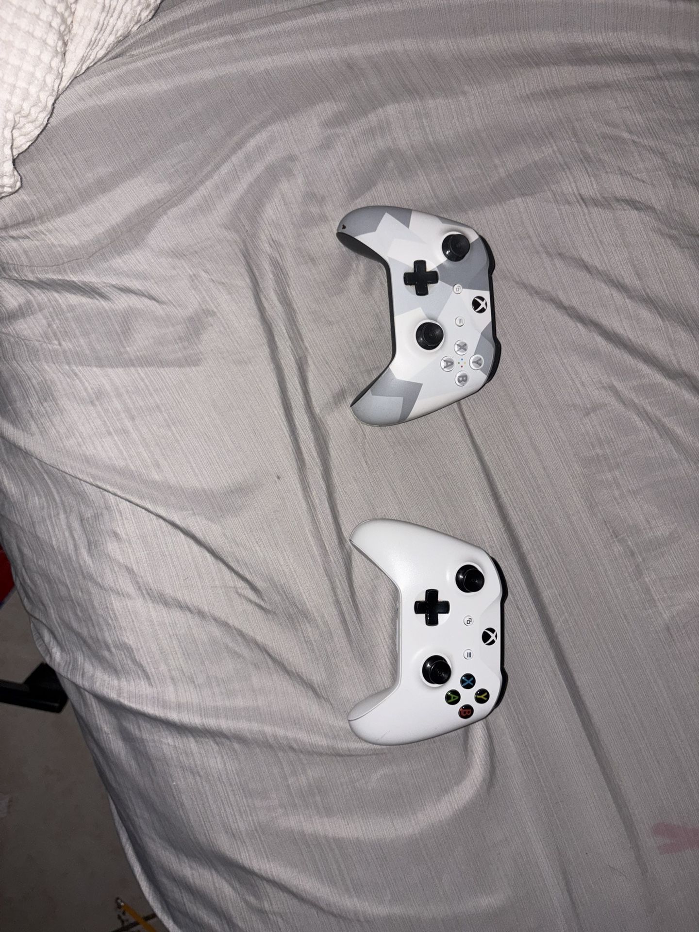 2 Xbox Controllers