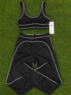 Women’s Alo Yoga Set (Top + Leggings)