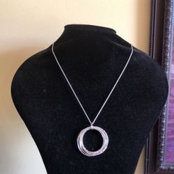 Cute silver tone necklace