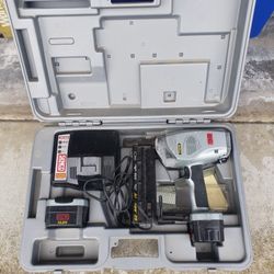 Senco Air Free "25" Cordless Brad Nailer Kit