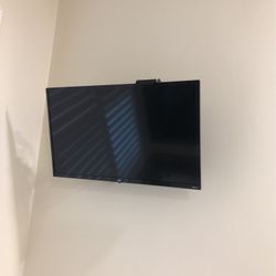 New 32 Inch TCL Roku TV Smart TV