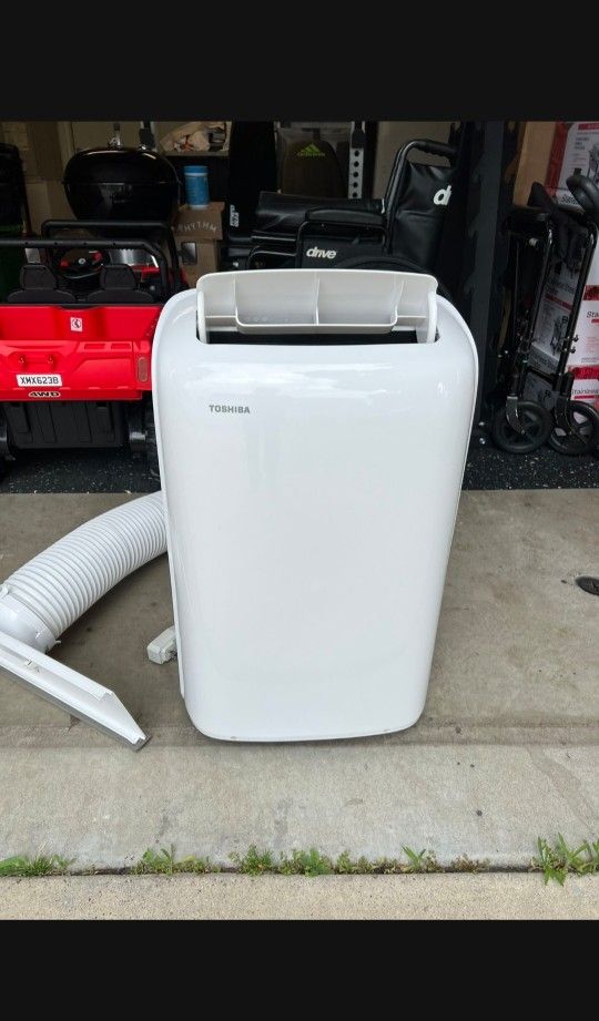 TOSHIBA RAC-PD0812CRRU 8,000 BTU 115-Volt Portable Air Conditioner