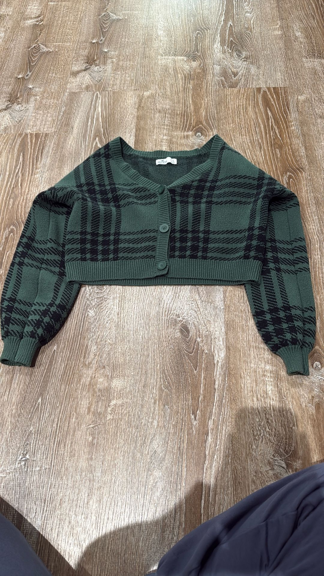 Hollister Cropped Sweater. Size Small