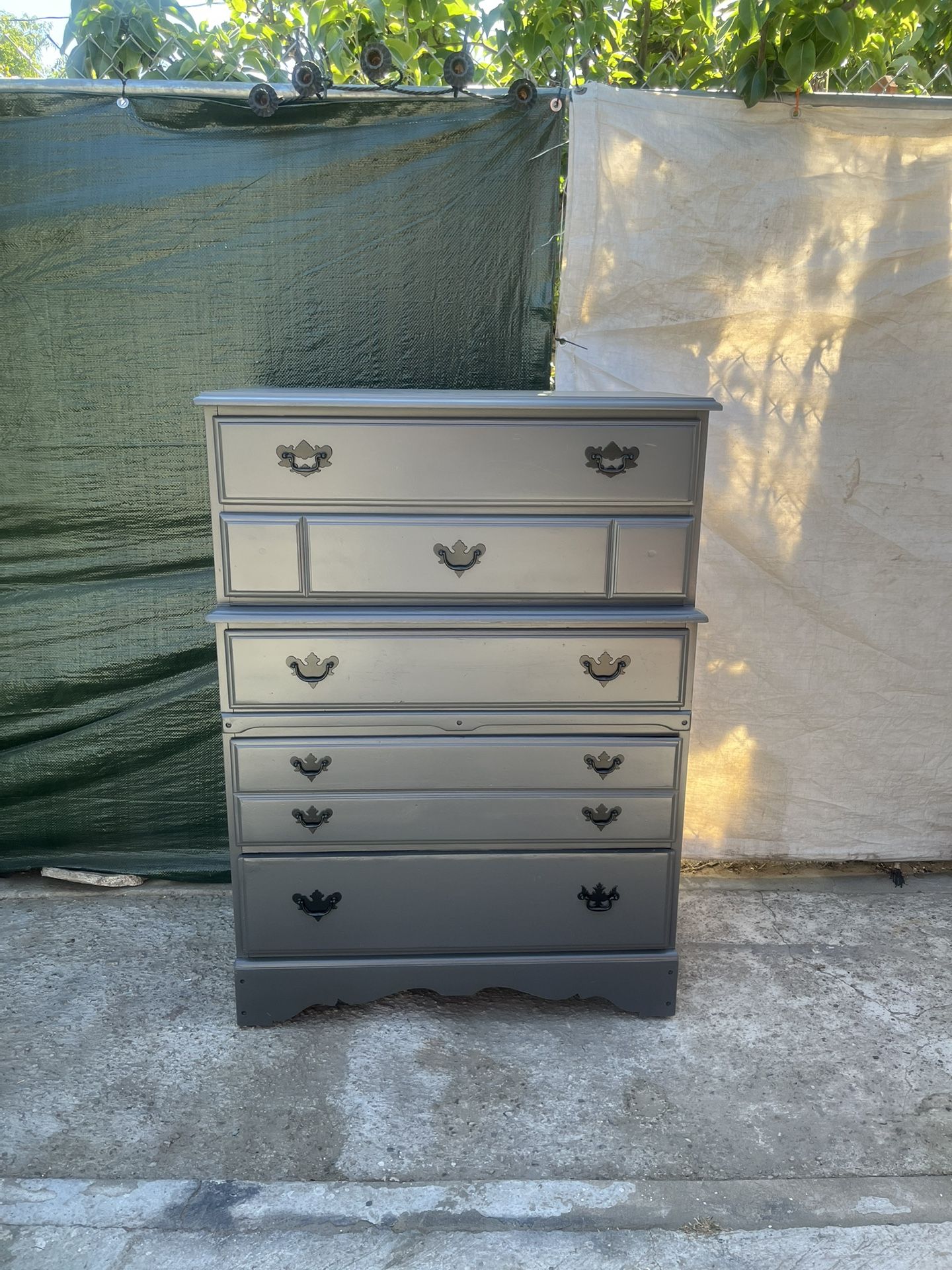 Dresser 