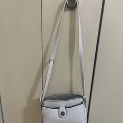 Brand New Women’s White Crossbody Purse Pickup Gaithersburg Md20877