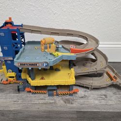 KIDS CAR GARAGE PLAYSET