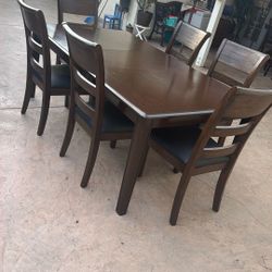Dining Table And 6 Chairs 