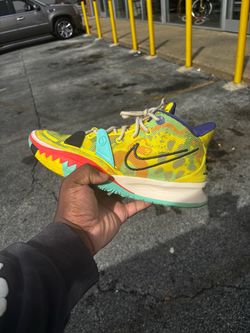 Kyrie 7 World 1 People