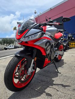 2021 Aprilia Tuono 660cc