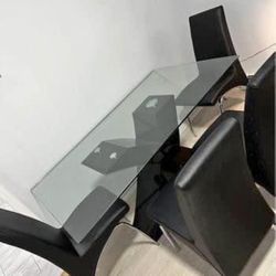 Glass TABLE w/ BLACK Base