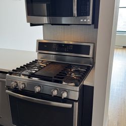 GAS STOVE with MICROWAVE included 