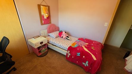 Twin bed set