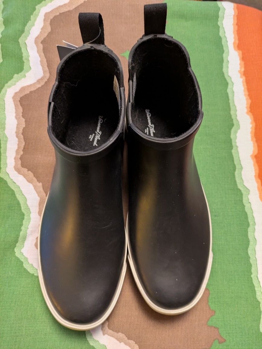 Size 8 Women's Rain Boots