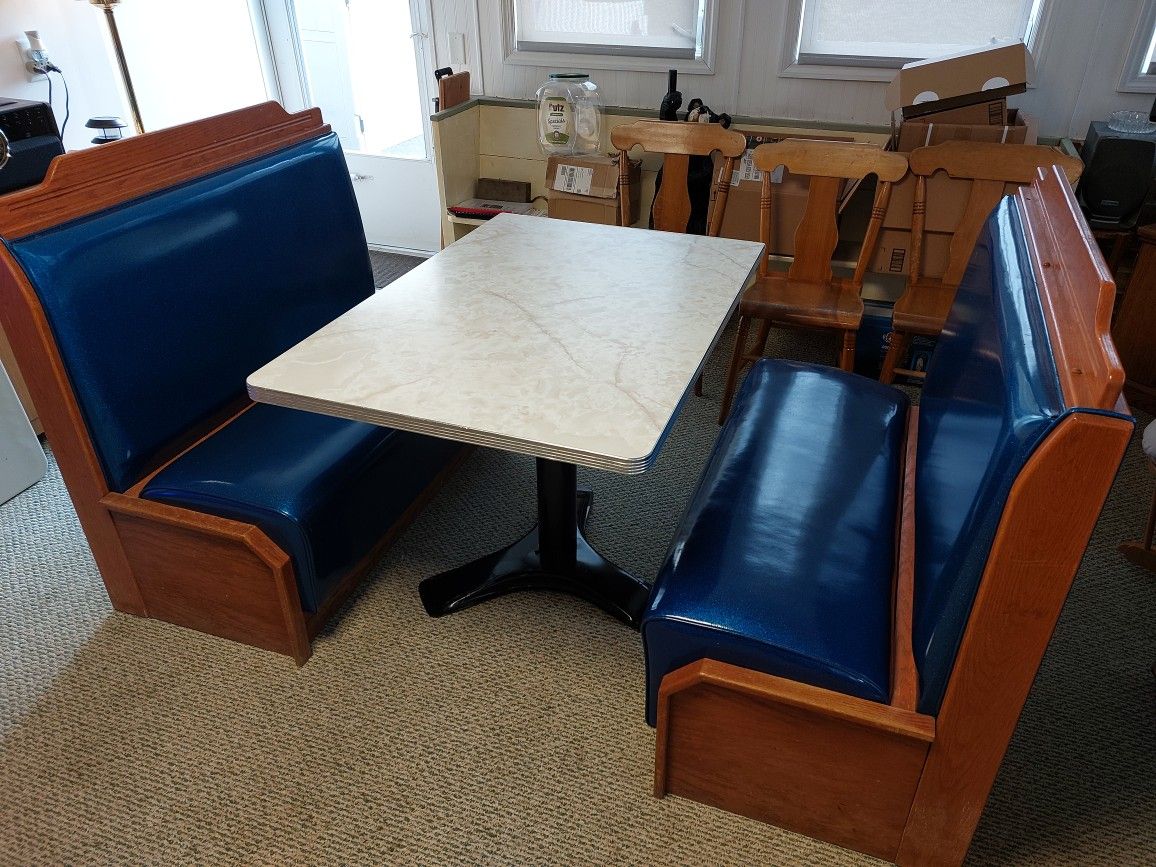 Diner Booth With Table.