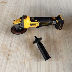📌DEWALT 20V MAX Cordless Brushless 4.5 - 5 in. Paddle Switch Angle Grinder)👉PRECIO FIRME👉$95 Usada