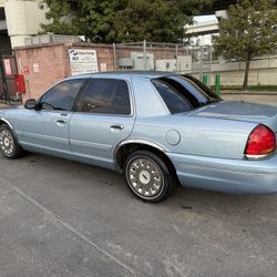 2003 Crown Victoria