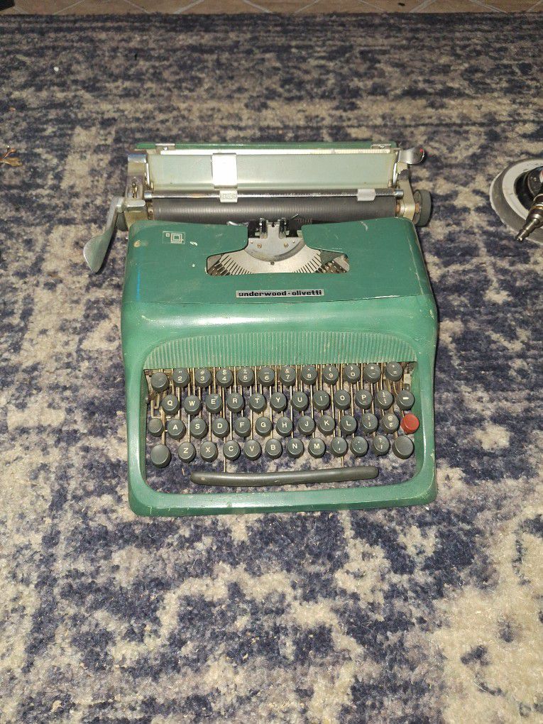 Underwood Olivetti Typewriter 