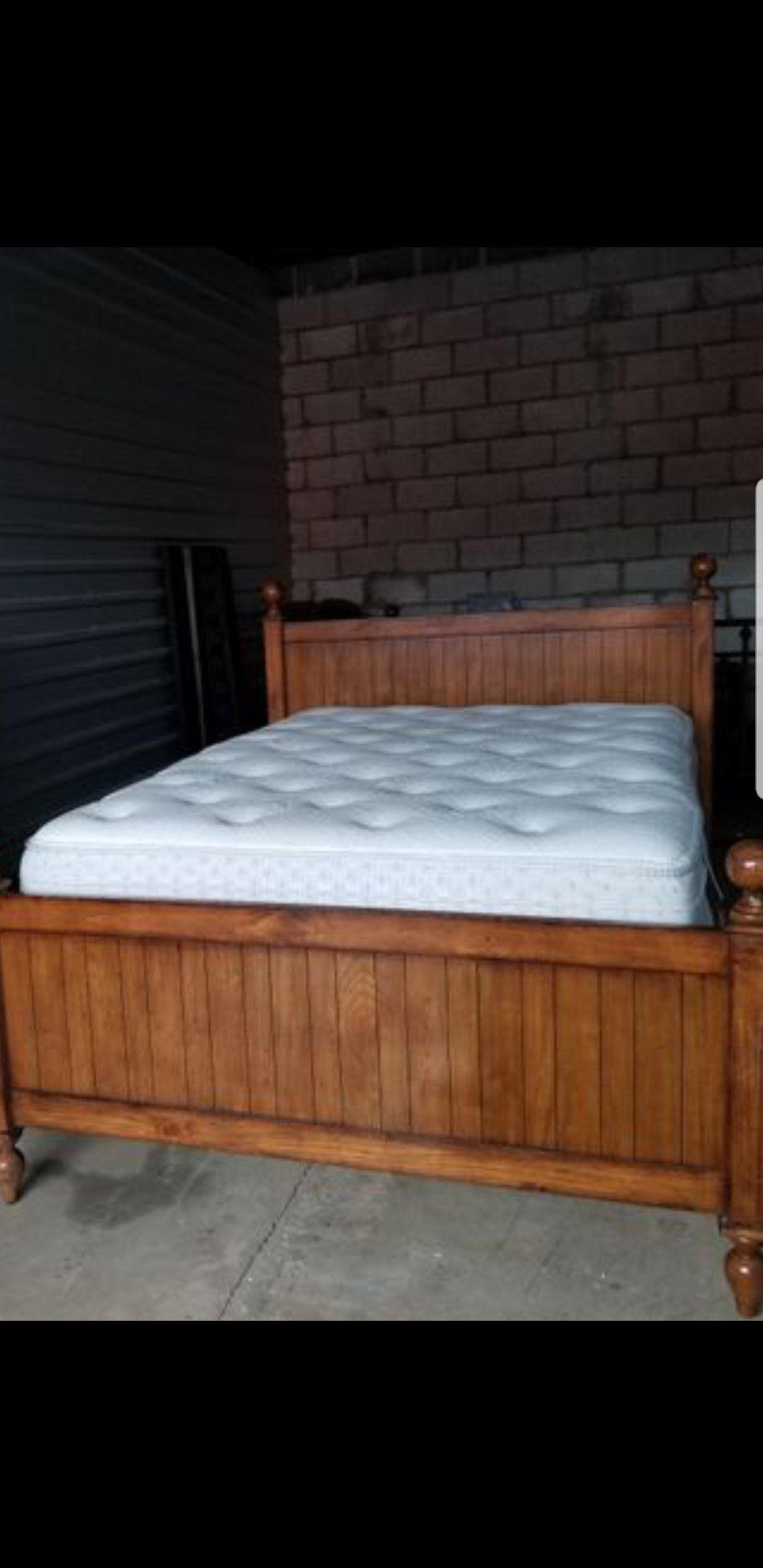 Full size mattress and box springs