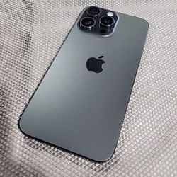 Apple iPhone 15 Pro Max - 256 GB - Black Titanium (Unlocked)