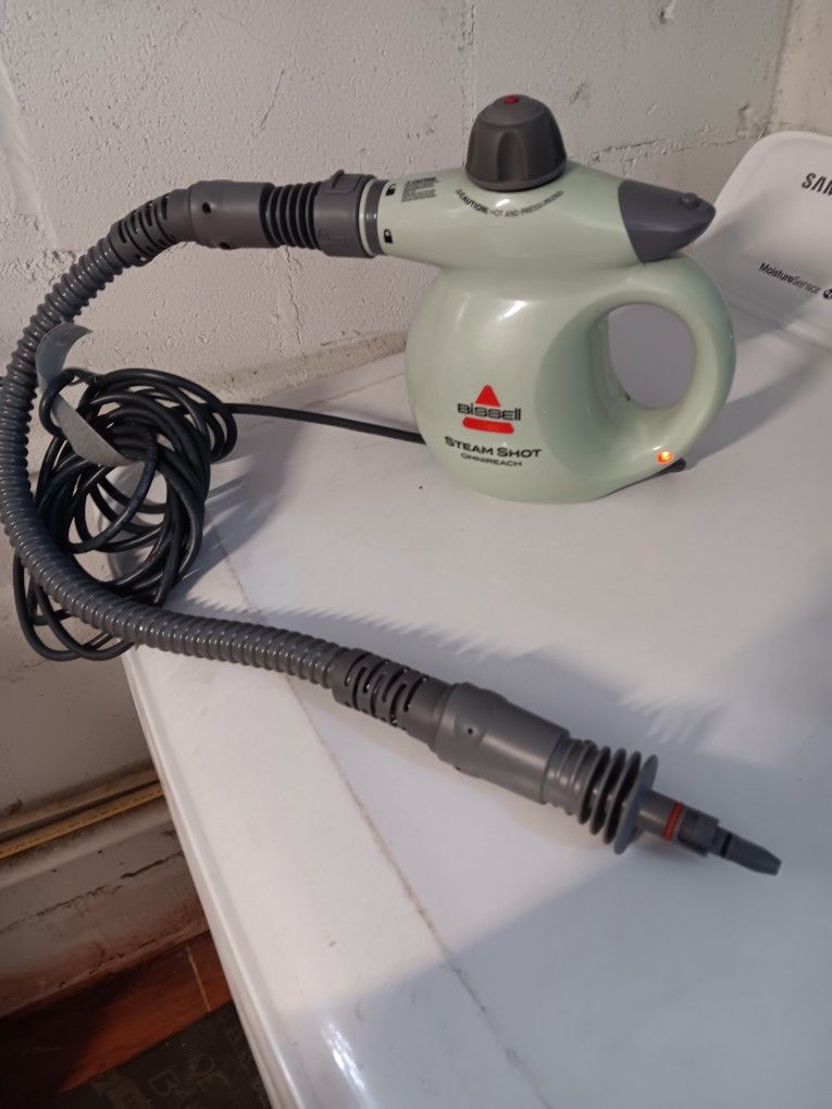 Bissell Hand Steamer With Attachment 