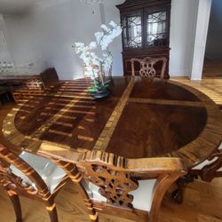 Set Of 2 Great Condition Table And 6 Chairs