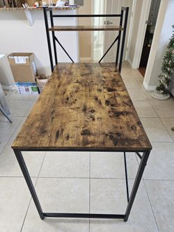 Computer Desk/Mesa p Computadora