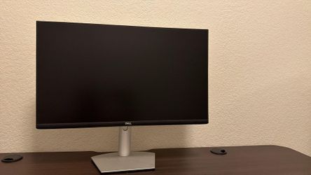 Dell 27" USB-C Full HD Monitor (Free Desk Pad Included!)- Moveout Sale!