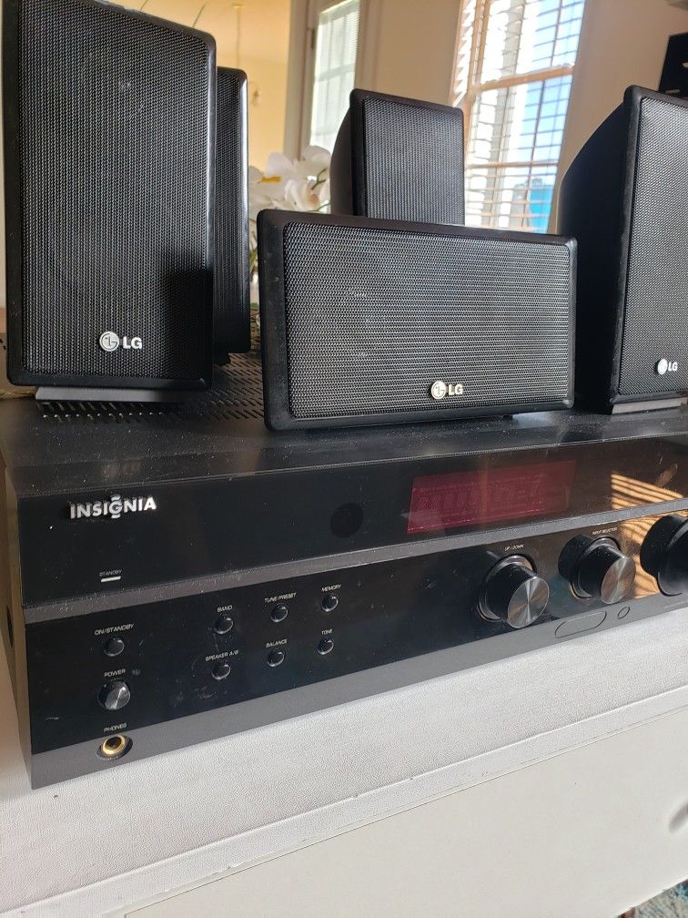 Receiver And 5 Speakers For Sale ,home Entertainment.