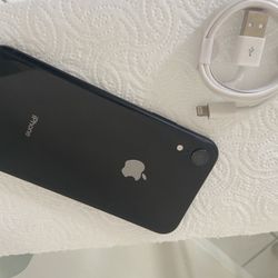 IPHONE XR 64gb UNLOCKED IN GREAT CONDITION WORKS