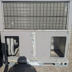 2012 Carrier 3 Ton AC Package Unit Gas Heating  

R410a refrigerant fully charged