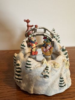  Disney Winnie The Pooh Winter Wonderland Skating Music Box