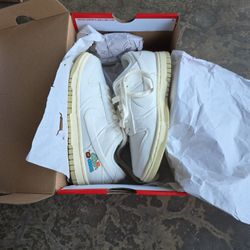 Brand new Nike DUNK LOW SE
