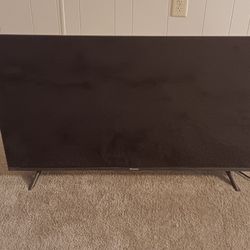 Hisense Flat Screen TV With Roku