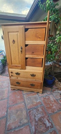 Free 5-drawer dresser