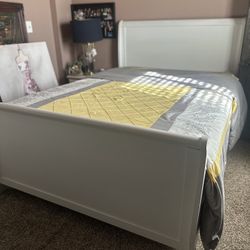 Full Size Bed 