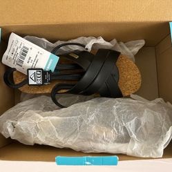 Size 6 - NEW Reef Kaia Cross Cushion Comfort NIB