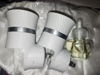 2 Airwick Warmers with 1 Refill (Sandalwood)