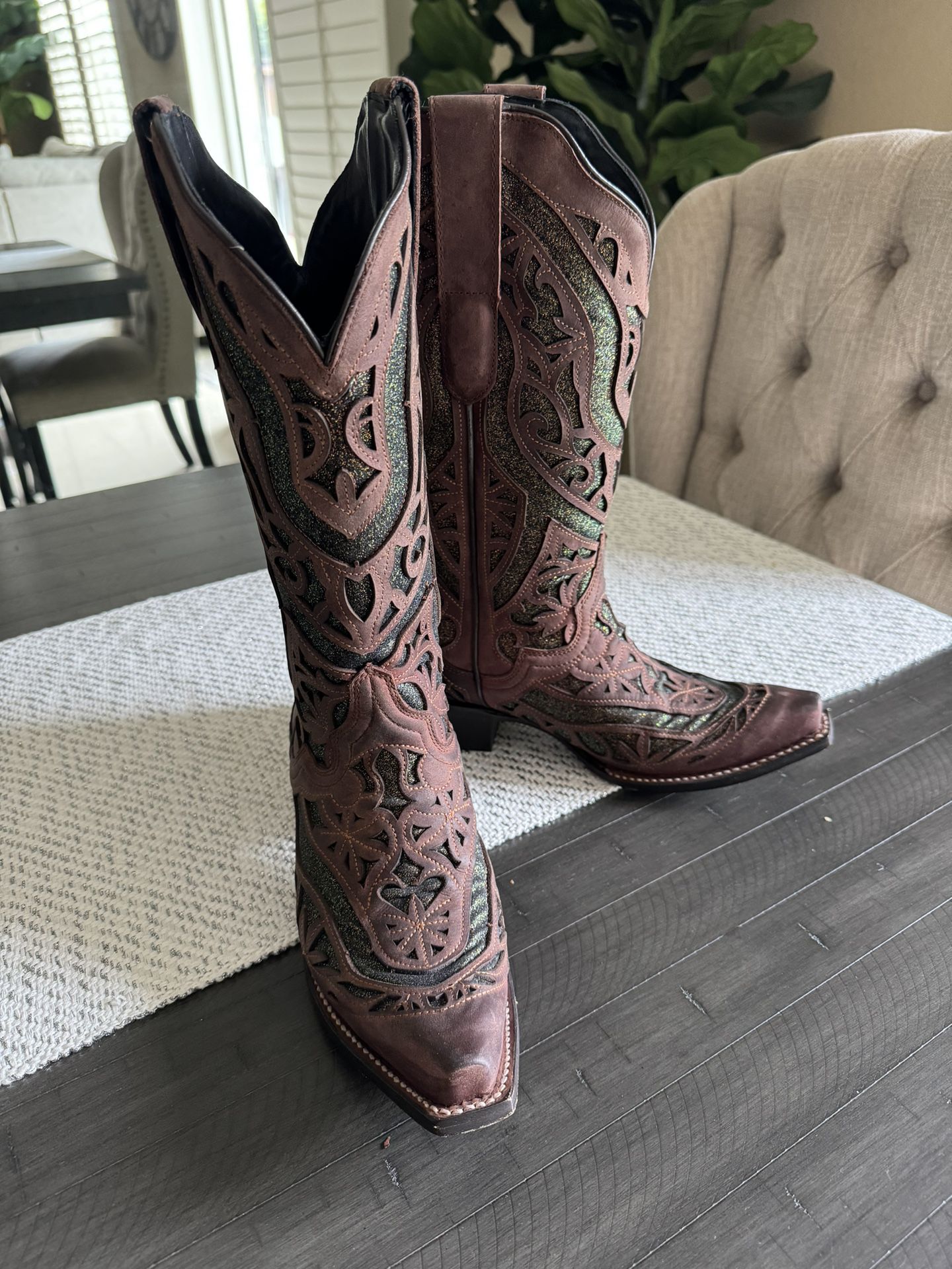 Like New Women’s Cowboy Boots Sz 8 