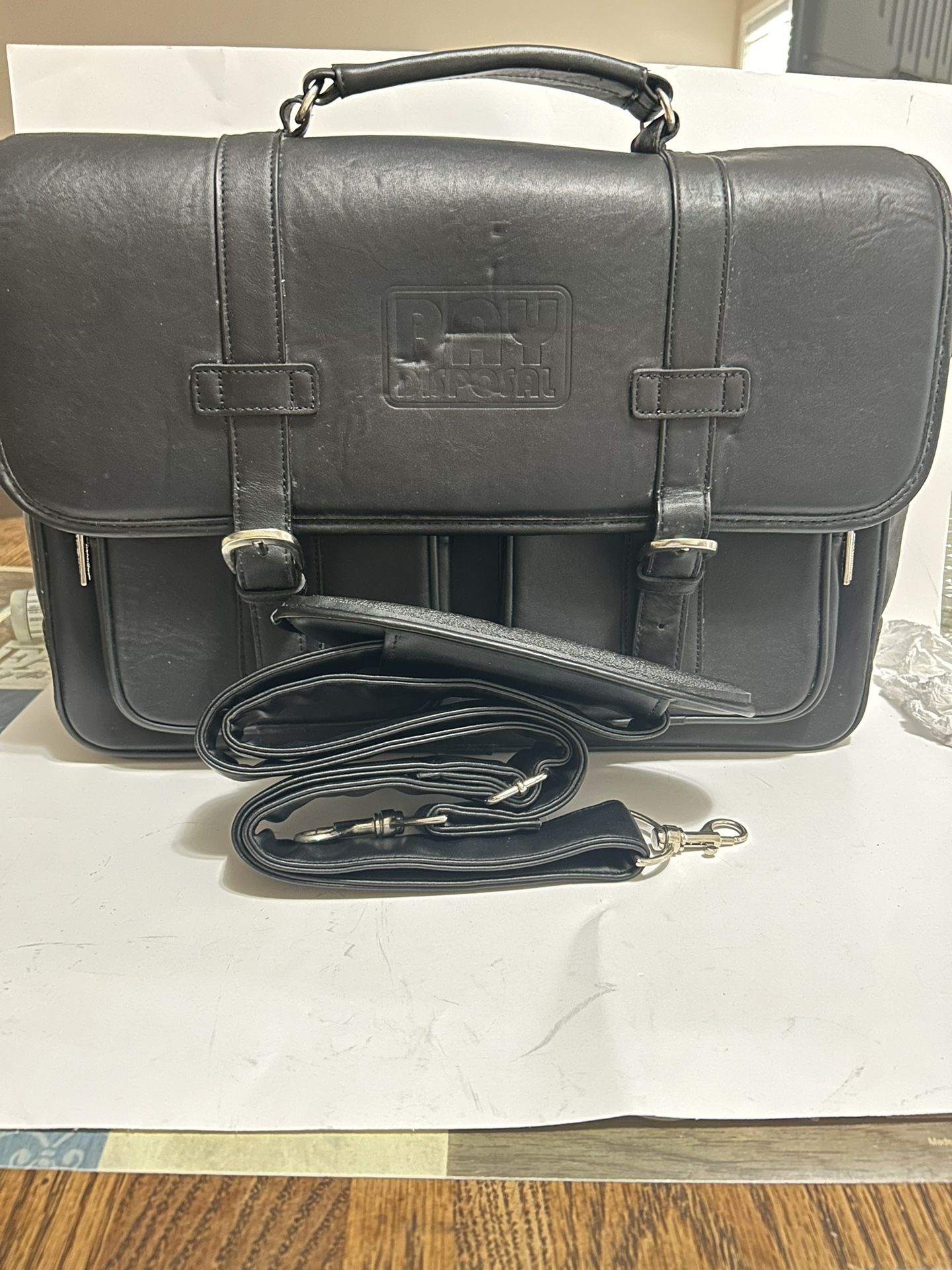 It-Tex Norwood Black Leather Computer Shoulder Bag.17”X12”X5”.