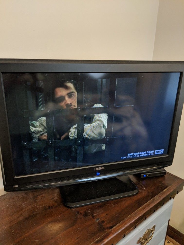 RCA 27 inch flat screen TV