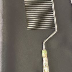 Vintage Hand Painted Cake Breaker/comb