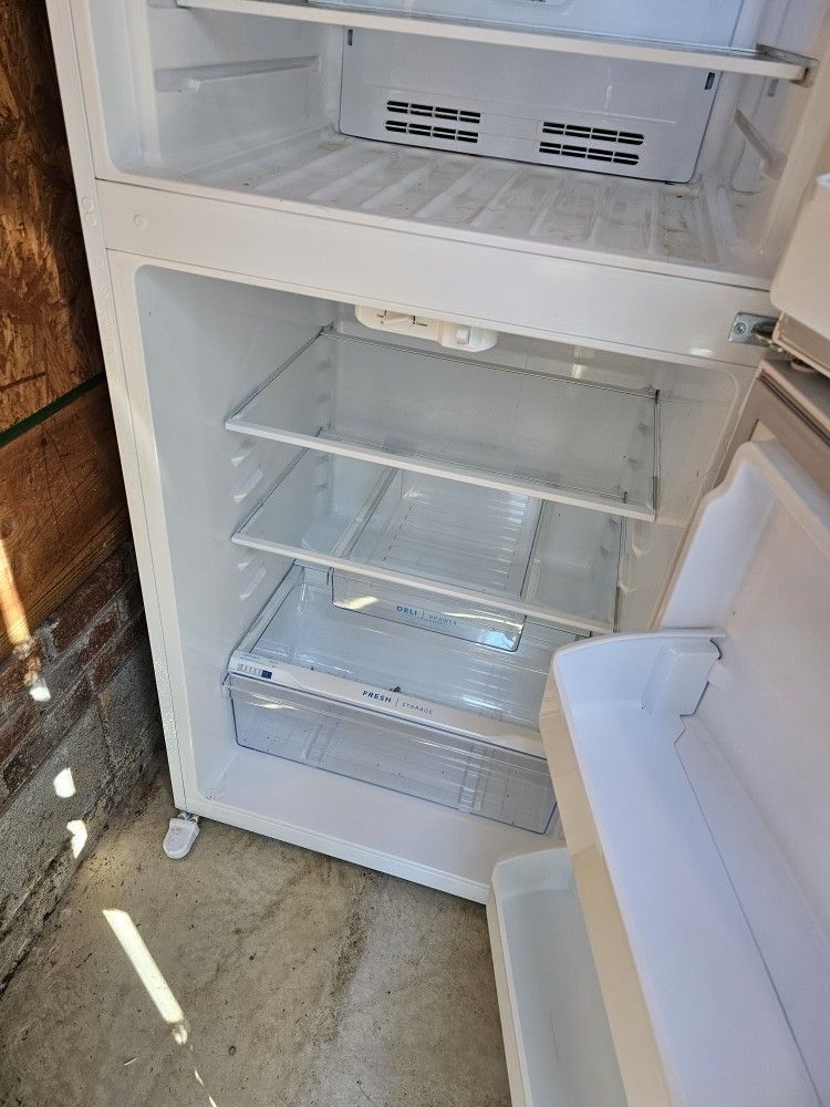 Frigidaire Top Freezer