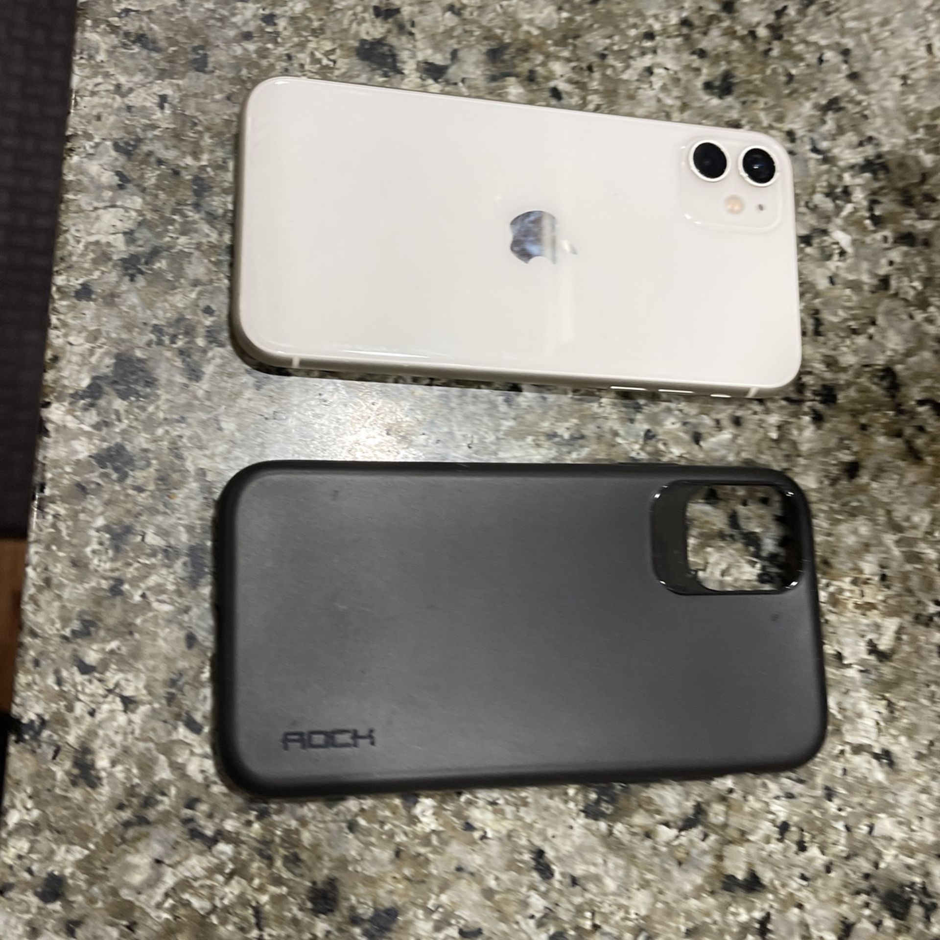 iPhone 11 64gb Factory Unlocked With Case