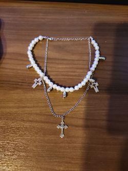 Pearl necklace choker