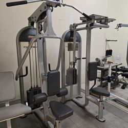 Star trac pec fly rear delt lat pull down seated row commercial gym equipment exercise fitness