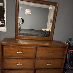 Dresser With Mirror 