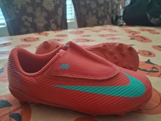 Soccer cleats us size 13c