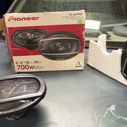 6 X 9 Pioneer Speakers 