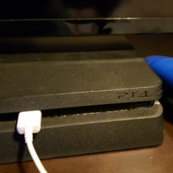 Play Station 4 2 Controllers Hook Ups $299