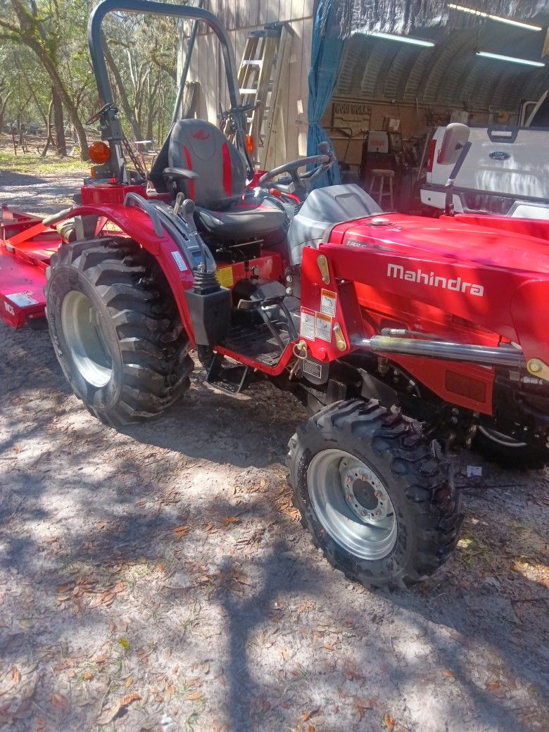 202i Mahindra Tractor 1626 HST